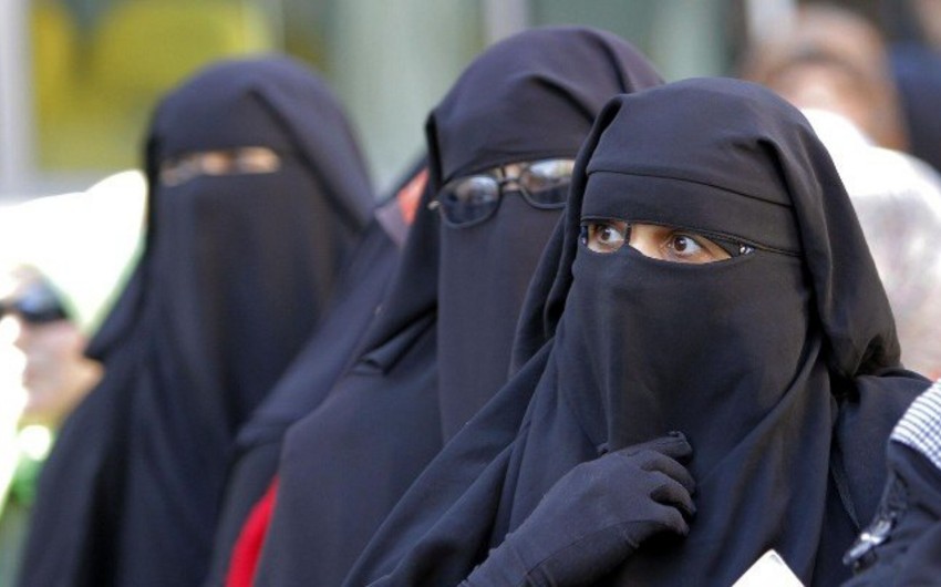 Qırğızıstanda ictimai yerlərdə üzü örtən geyimlər qadağan&nbsp;edilib